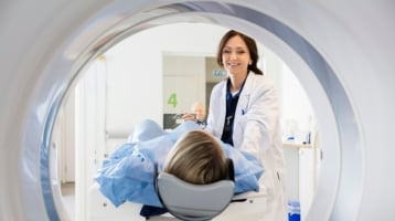 ¿Quiénes deben someterse a pruebas de detección de cáncer de pulmón y cuándo?